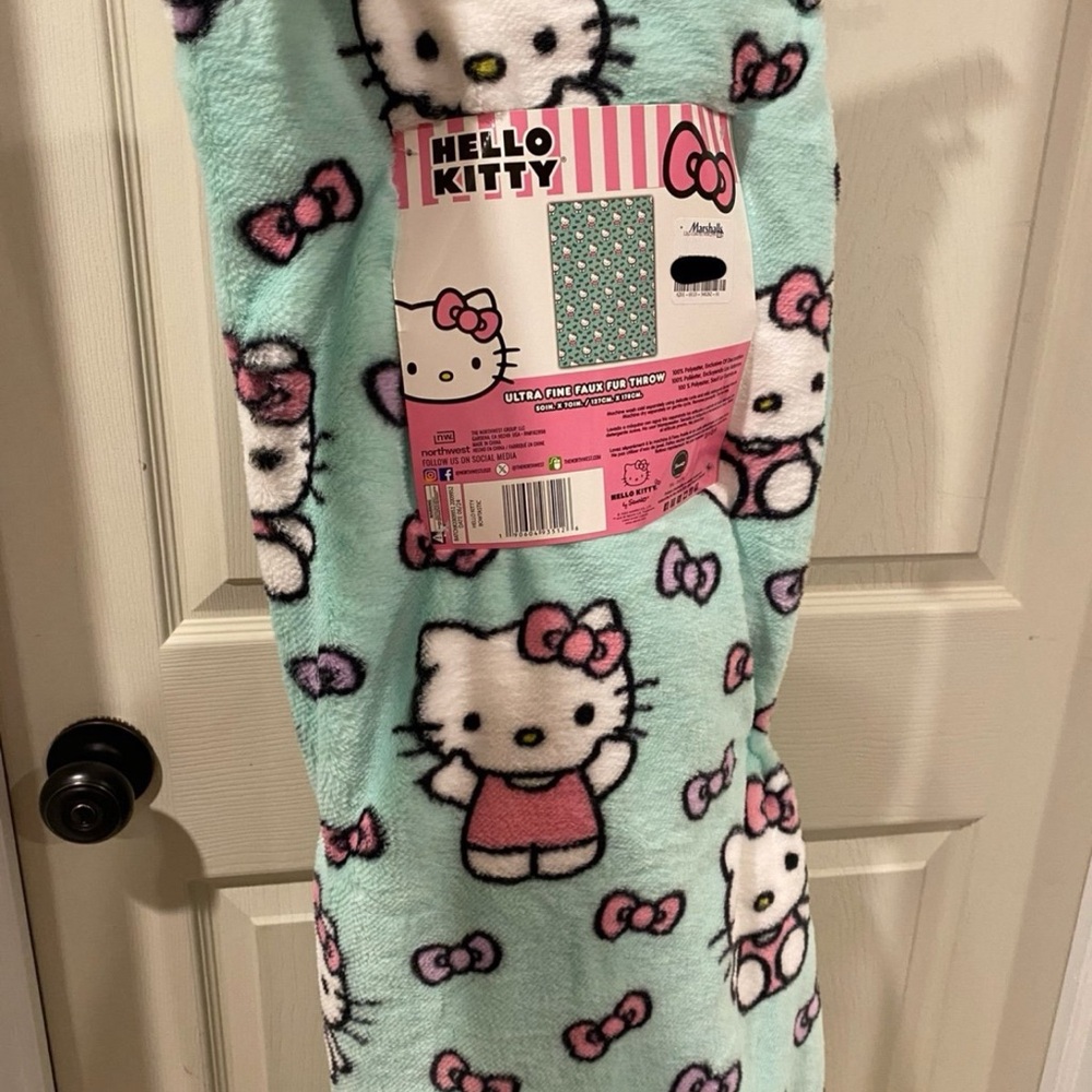 Hello Kitty Viral Blanket